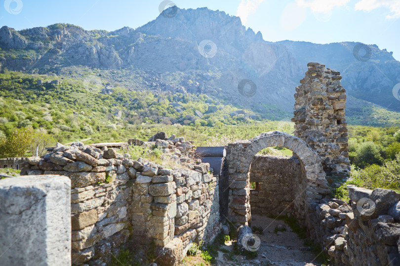 Скачать Руины старого исторического здания. фотосток Ozero