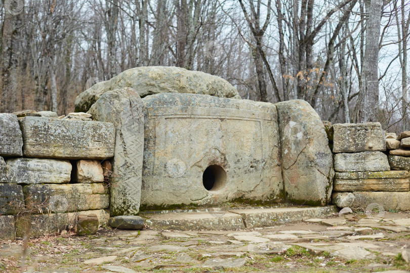 Скачать Руины старого исторического здания. фотосток Ozero