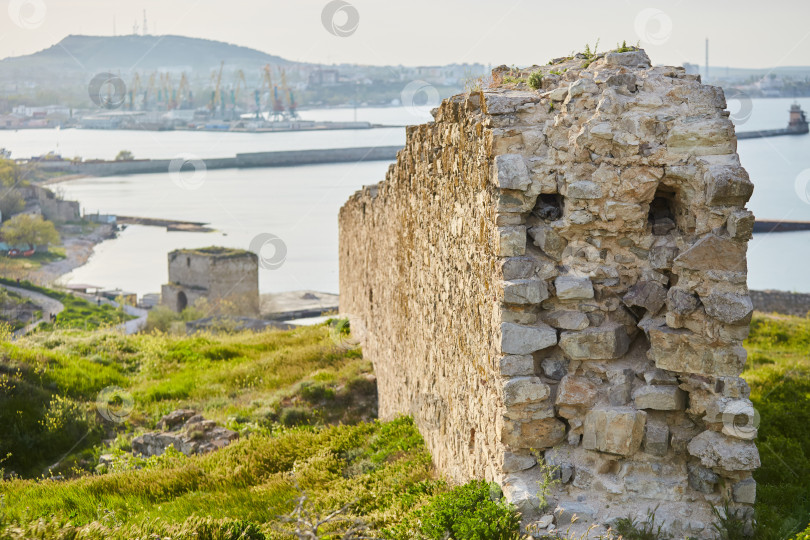 Скачать Руины старого исторического здания. фотосток Ozero