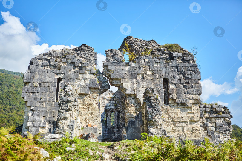 Скачать Руины старого исторического здания. фотосток Ozero