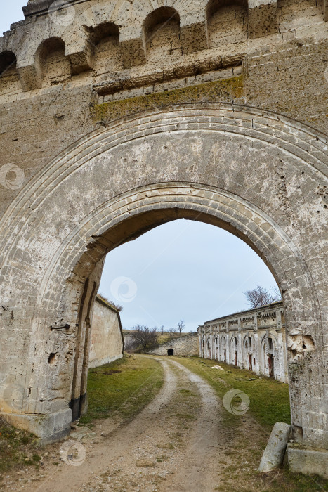 Скачать Руины старого исторического здания. фотосток Ozero