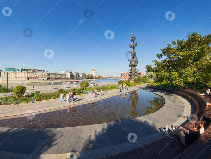 Скачать Парк Музеон, Крымская набережная, памятник Петру Первому. фотосток Ozero