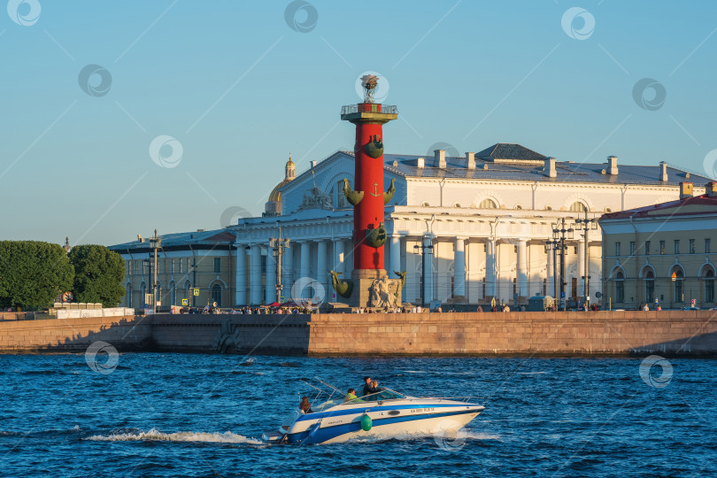 Скачать городской пейзаж Санкт-Петербурга с видом на Васильевский остров фотосток Ozero