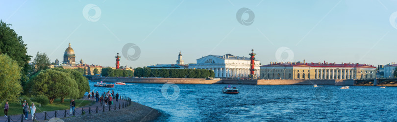 Скачать панорамный городской пейзаж Санкт-Петербурга с видом на Заячий остров и Васильевский остров фотосток Ozero