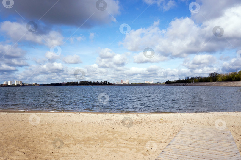 Скачать Пляж на реке Волга в городе Казани фотосток Ozero