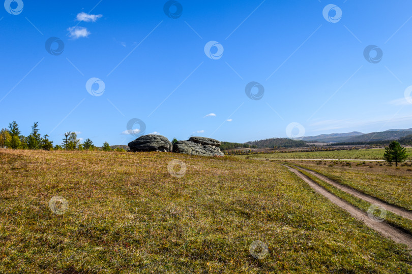 Скачать Древние горы Хакасии. Каменный парк фотосток Ozero