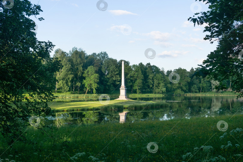 Скачать Чесменский обелиск в Гатчинском парке, Санкт-Петербург фотосток Ozero