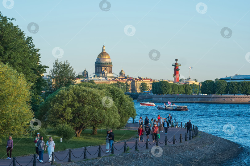 Скачать городской пейзаж Санкт-Петербурга с видом на Заячий остров и Васильевский остров фотосток Ozero