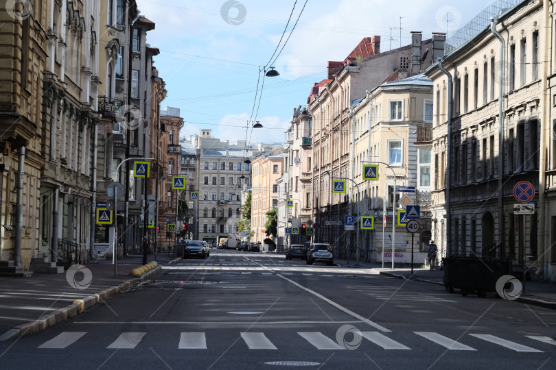 Скачать Санкт-Петербург, Россия - 16.07.2022. Улица Санкт-Петербурга фотосток Ozero