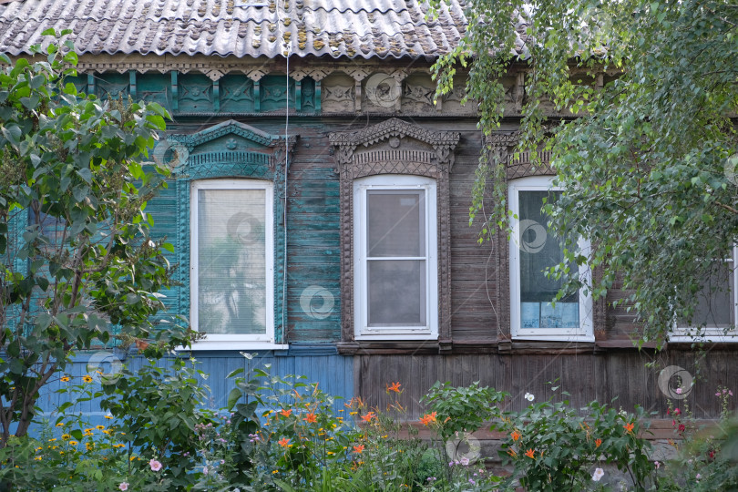 Скачать Рязань, Россия - 21.07.2021 - Старый деревянный дом в  Рязани фотосток Ozero