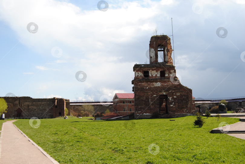 Скачать Шлиссельбург, Россия - 10.05.2014. Руины Иоанновского Собора фотосток Ozero