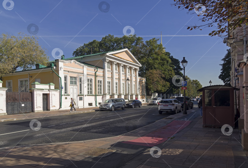 Скачать Старинная городская усадьба в центре Москвы. фотосток Ozero