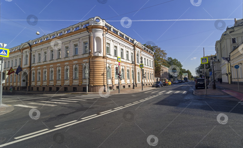 Скачать Старинный особняк в центре Москвы. фотосток Ozero