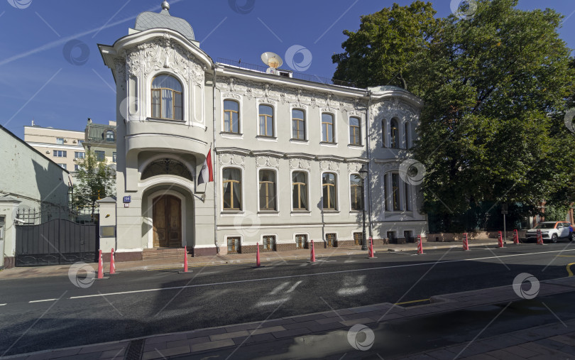 Скачать Старинный особняк, построенный в стиле модерн, в центре Москвы фотосток Ozero