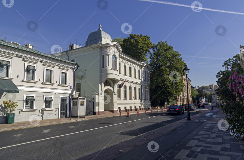 Скачать Старинный особняк, построенный в стиле модерн, в центре Москвы фотосток Ozero