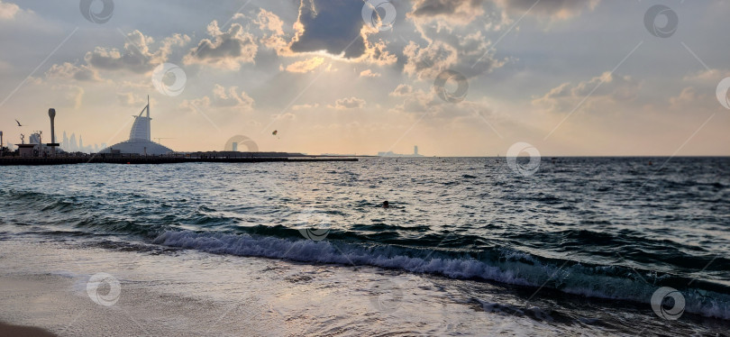 Скачать Дубай, вид на море и Отельburj Al Arab фотосток Ozero