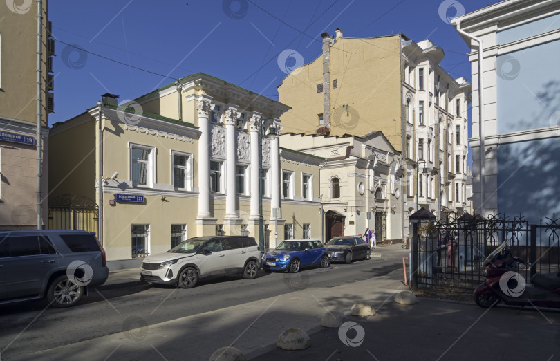 Скачать Старинная городская усадьба в центре Москвы. фотосток Ozero