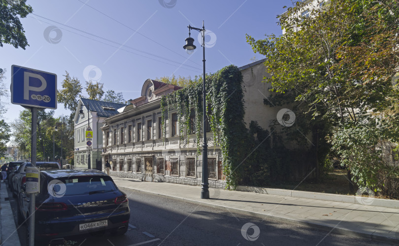 Скачать Старый жилой дом в центре Москвы фотосток Ozero