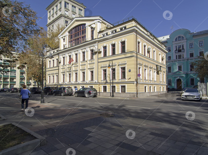 Скачать Старинное здание в центре Москвы. фотосток Ozero