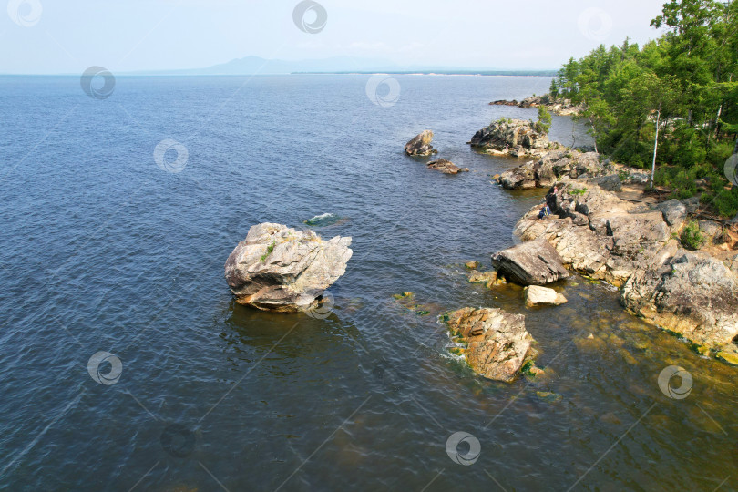 Скачать Черепаший камень на озере Байкал недалеко от села Турка. фотосток Ozero