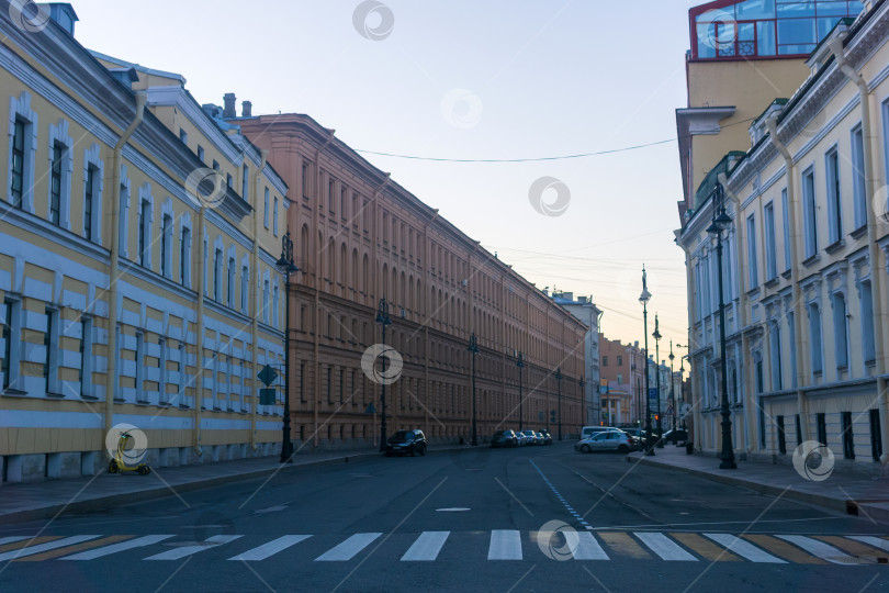 Скачать городской пейзаж исторического центра Санкт-Петербурга в белую ночь фотосток Ozero