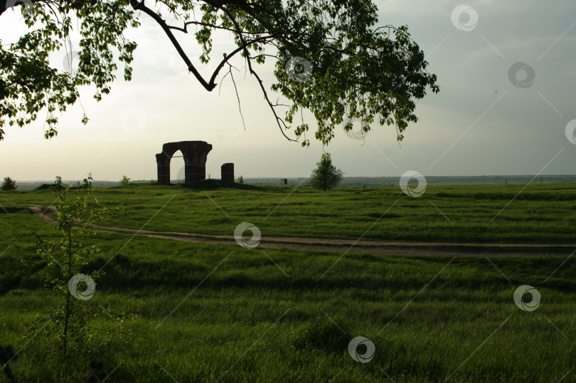 Скачать Рязань, Россия - 22.05.2015. Руины храма Бориса и Глеба фотосток Ozero