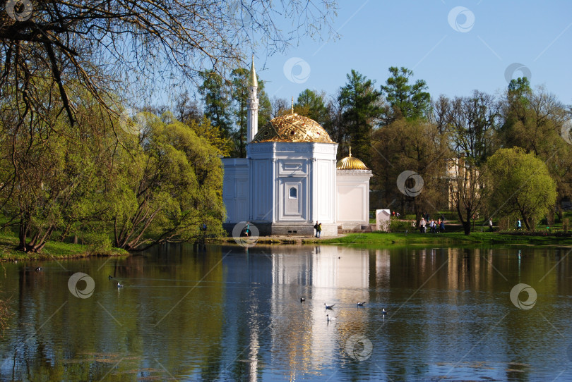 Скачать Санкт-Петербург, Россия - 10.05.2015. Царское Село. Турецкая баня фотосток Ozero