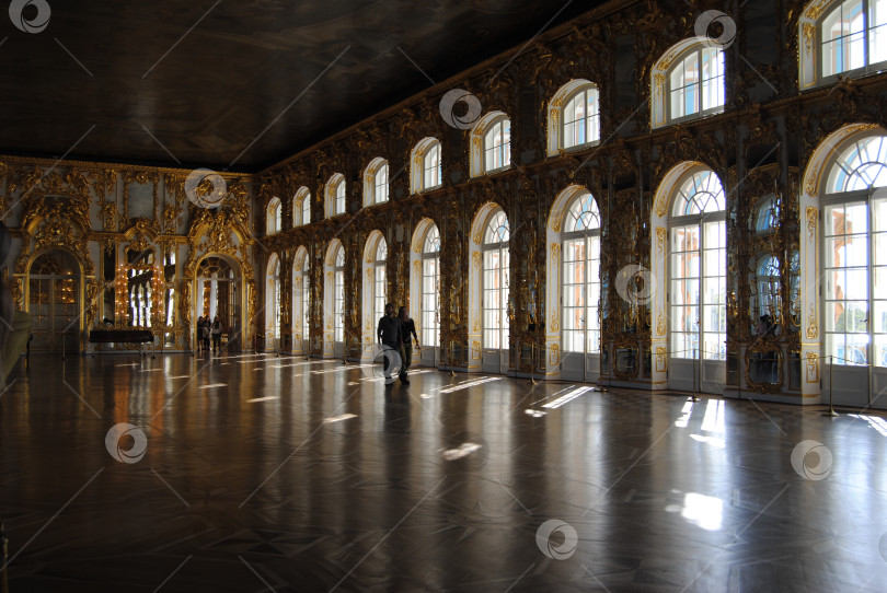 Скачать Санкт-Петербург, Россия - 10.05.2015. Екатерининский дворец (Царское село) фотосток Ozero