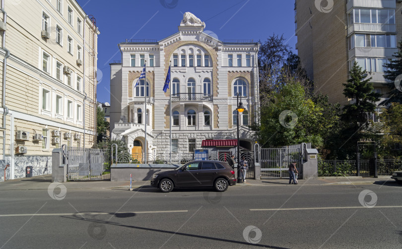 Скачать Старый многоквартирный дом в центре Москвы. фотосток Ozero