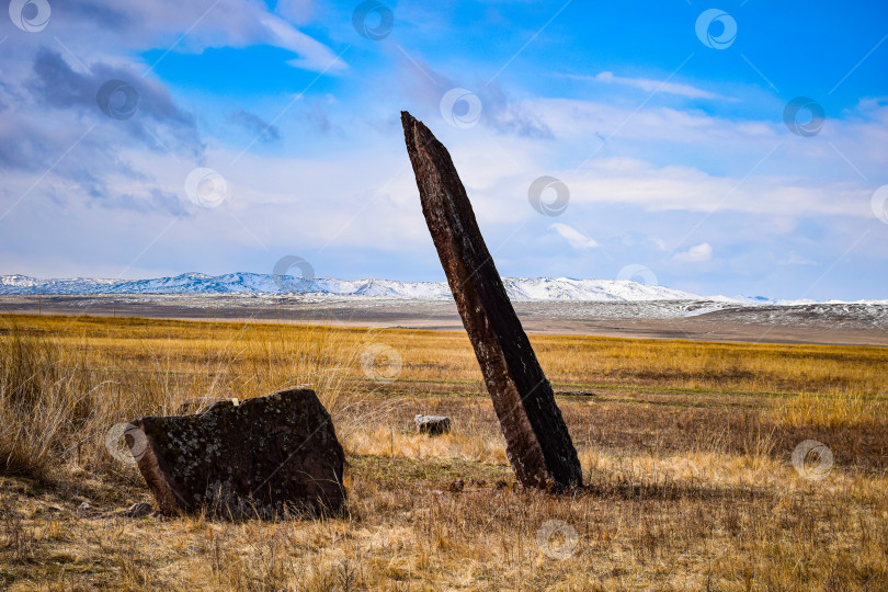 Скачать Древние менгиры Хакасии фотосток Ozero