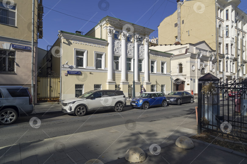 Скачать Старинная городская усадьба в центре Москвы. фотосток Ozero