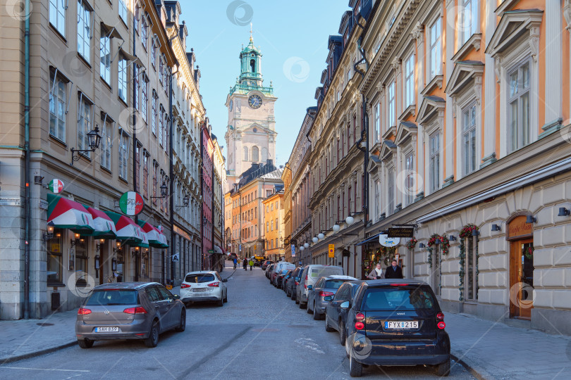 Скачать Узкие улочки и дворики старой части шведского Стокгольма. фотосток Ozero