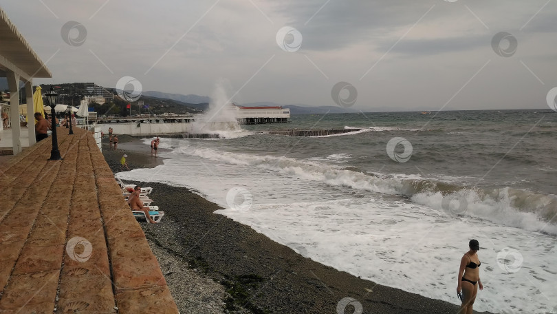 Скачать Черное море на набережной Алушты, Крым фотосток Ozero