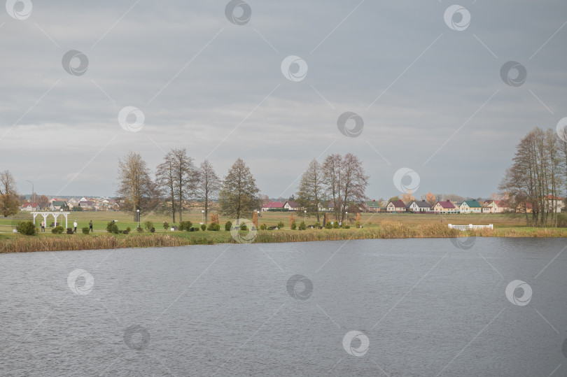 Скачать Вид на берег реки фотосток Ozero