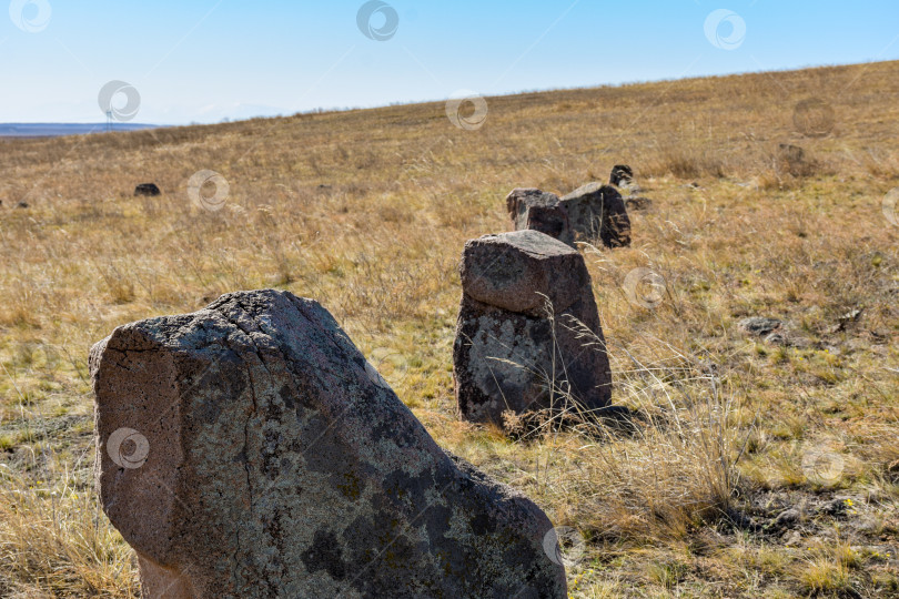 Скачать Древние менгиры Хакасии фотосток Ozero