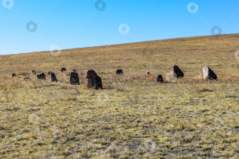 Скачать Древние менгиры Хакасии фотосток Ozero