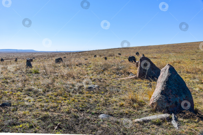 Скачать Древние менгиры Хакасии фотосток Ozero