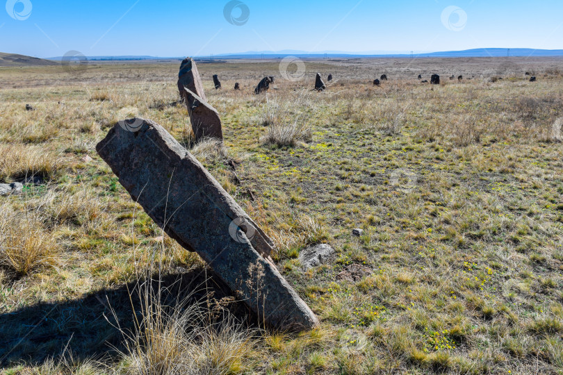 Скачать Древние менгиры Хакасии фотосток Ozero