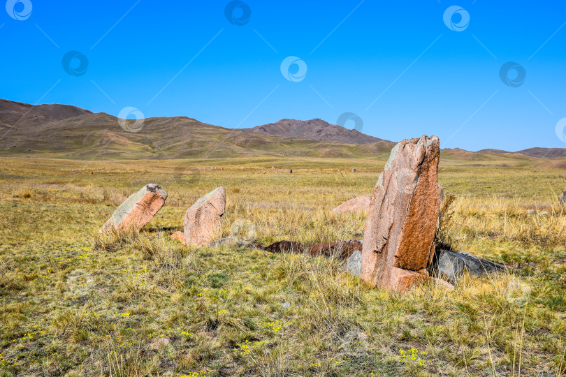 Скачать Древние менгиры Хакасии фотосток Ozero