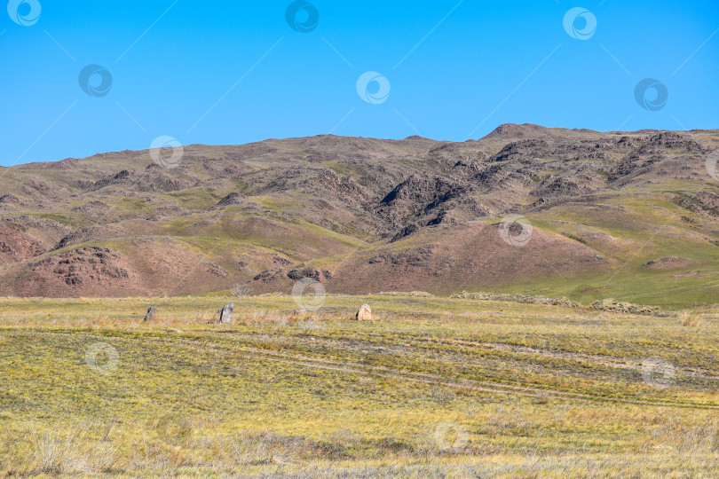 Скачать Древние менгиры Хакасии фотосток Ozero