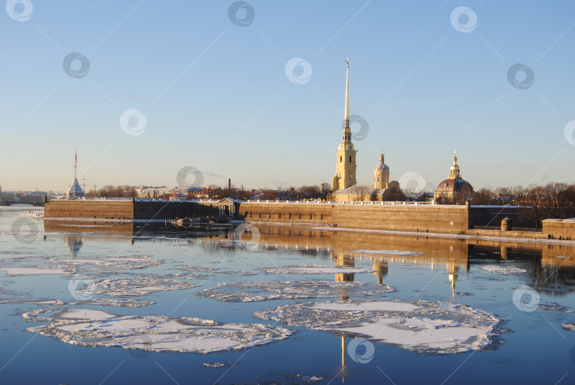 Скачать Россия, Санкт-Петербург - 29.12.2015. Вид на Петропавловскую крепость фотосток Ozero