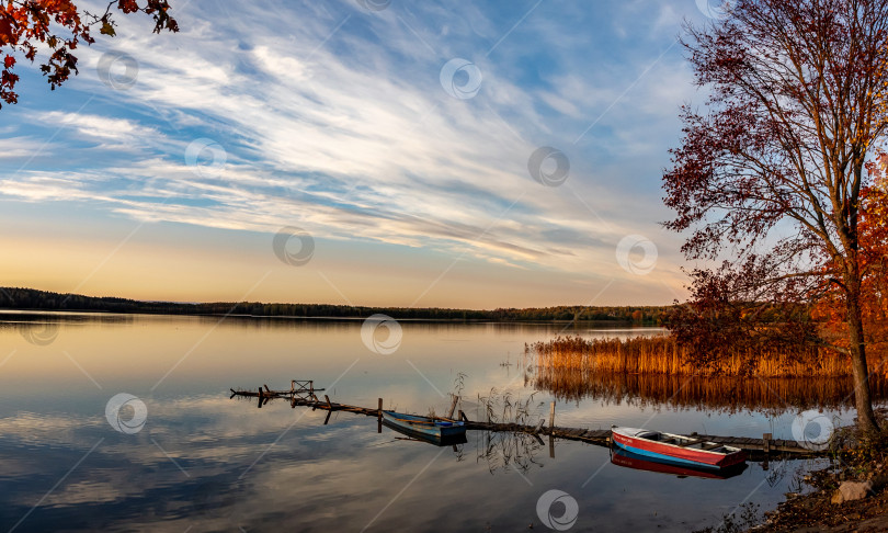 Скачать Закат на озере. фотосток Ozero