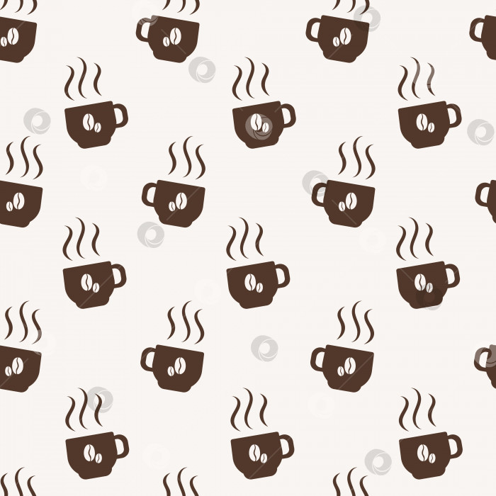 Скачать Бесшовный узор с коричневыми чашками, паром и кофейными зернами на бежевом фоне в плоском стиле. Для фона, обертки, текстиля. фотосток Ozero
