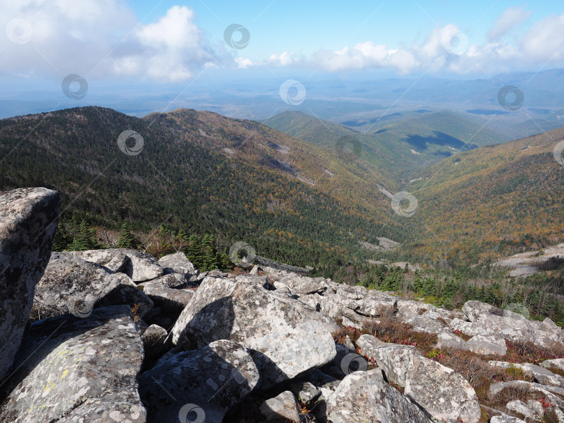 Скачать Полдень в горах фотосток Ozero