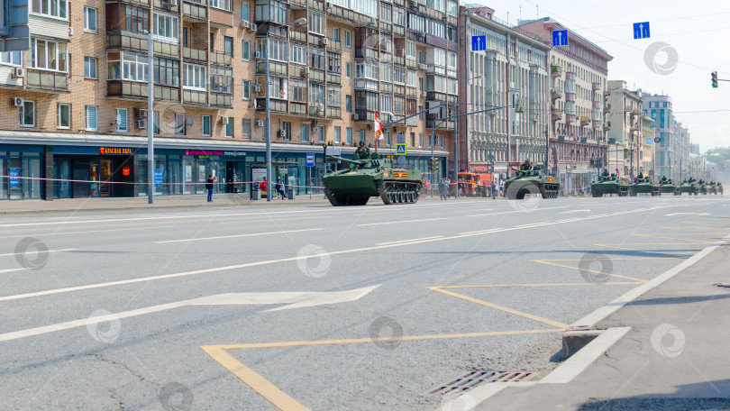 Скачать Москва, Россия - 20 июня 2020 года Военная техника Победы на улицах Москвы. фотосток Ozero