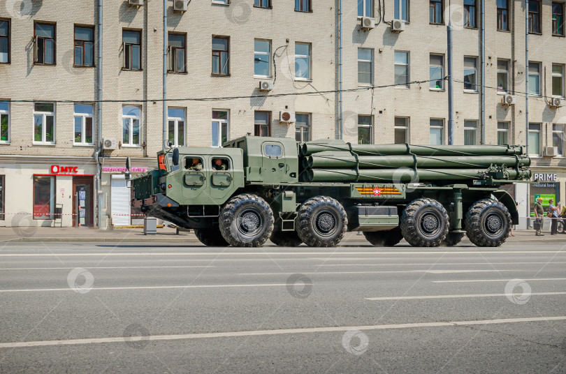 Скачать Москва, Россия - 20 июня 2020 года Военная техника Победы на улицах Москвы. фотосток Ozero