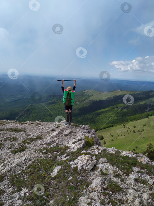 Скачать Человек на вершине фотосток Ozero