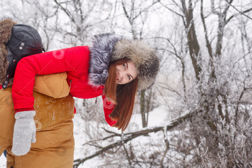Скачать Подростки на свидании зимой фотосток Ozero