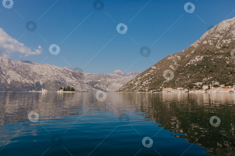 Скачать Морской пейзаж Которского залива, Черногория - Изображение  фотосток Ozero