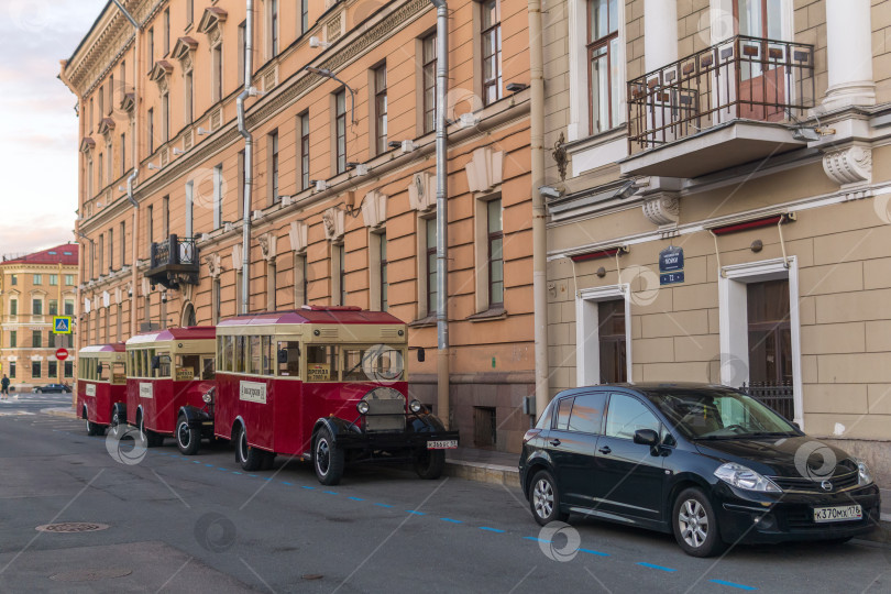 Скачать Аренда ретро-автобусов и экскурсии по улицам Санкт-Петербурга фотосток Ozero